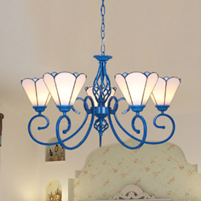 Lustre en vitrail bleu et blanc avec bras courbé et chaîne en métal