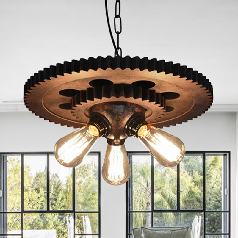 Suspension industrielle rétro à 3 têtes avec finition rouille foncée - Ampoules apparentes, construction en métal et décoration d'engrenage - Idéal pour l'éclairage de lustre des restaurants