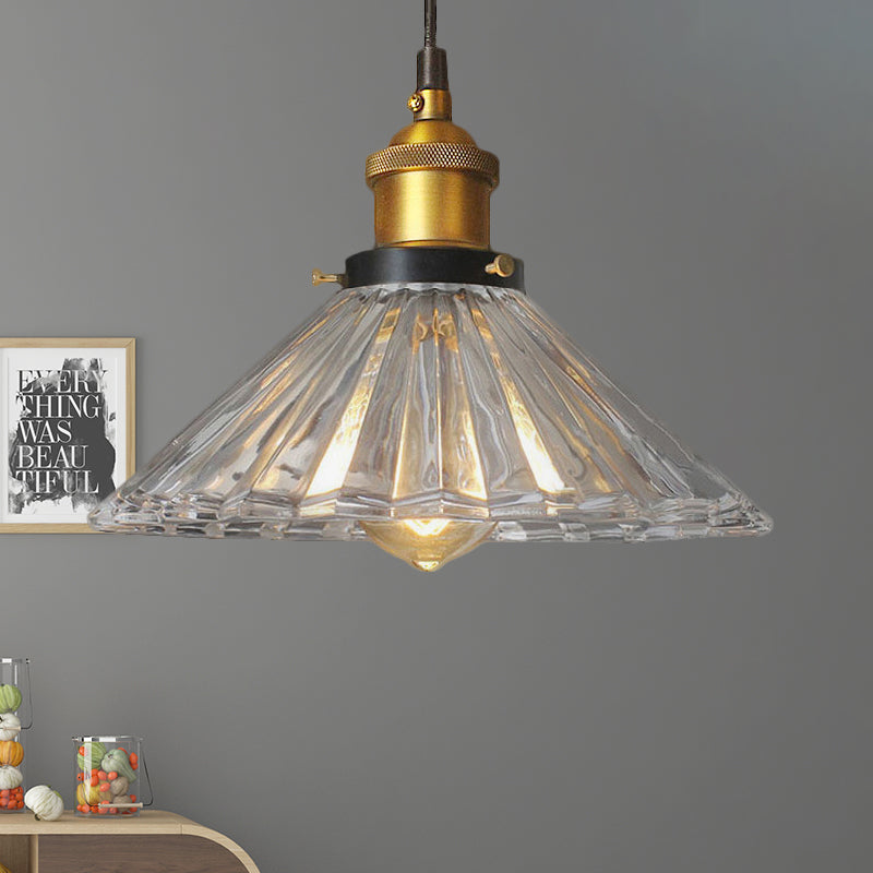 Suspension Farmhouse : luminaire en verre strié en forme de cône en bronze/laiton