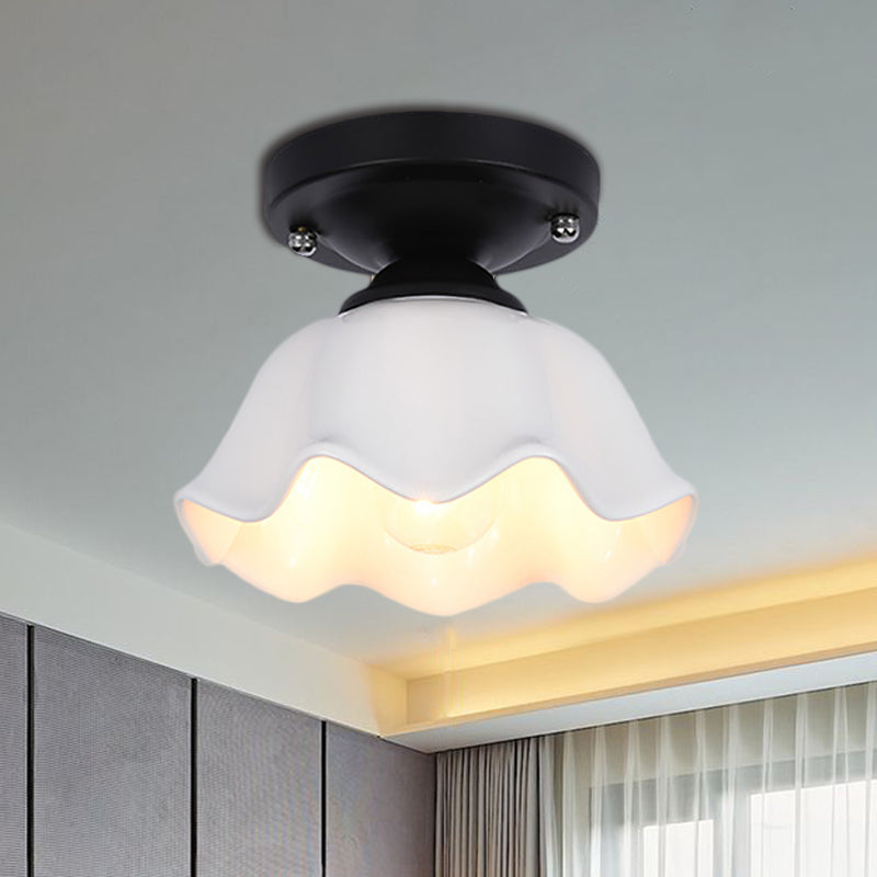 Luminaire de salon industriel en verre laiteux - Semi-encastré festonné, finition noire +