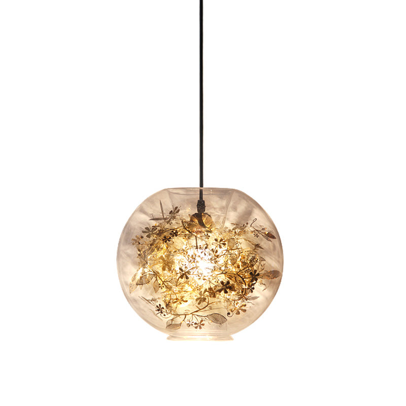 Suspension moderne en forme de sphère dorée avec verre transparent et détails de feuilles brisées