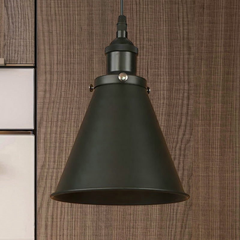 Lampe suspendue en forme de cône de style industriel - Fer noir/laiton, idéale pour l'éclairage de la salle à manger
