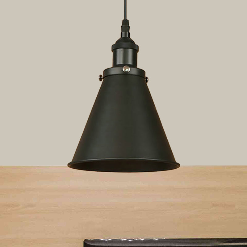 Lampe suspendue en forme de cône de style industriel - Fer noir/laiton, idéale pour l'éclairage de la salle à manger