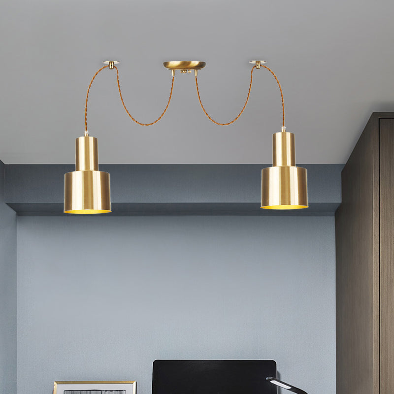 Suspension industrielle en métal avec finition dorée - Plafonnier tubulaire pour salon (2/3/4 lampes)