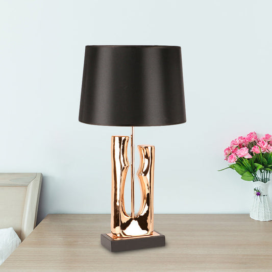 Contemporary 1-Head Black Barrel Fabric Table Light Creative Desk Lamp For Bedroom