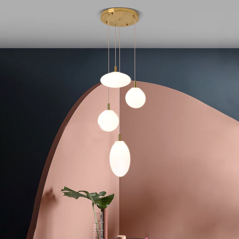 Lampe à suspension minimaliste dorée/noire avec 4 lumières et verre crème
 ou
 "Lampe suspendue minimaliste à 4 lumières en or/noir avec verre crème