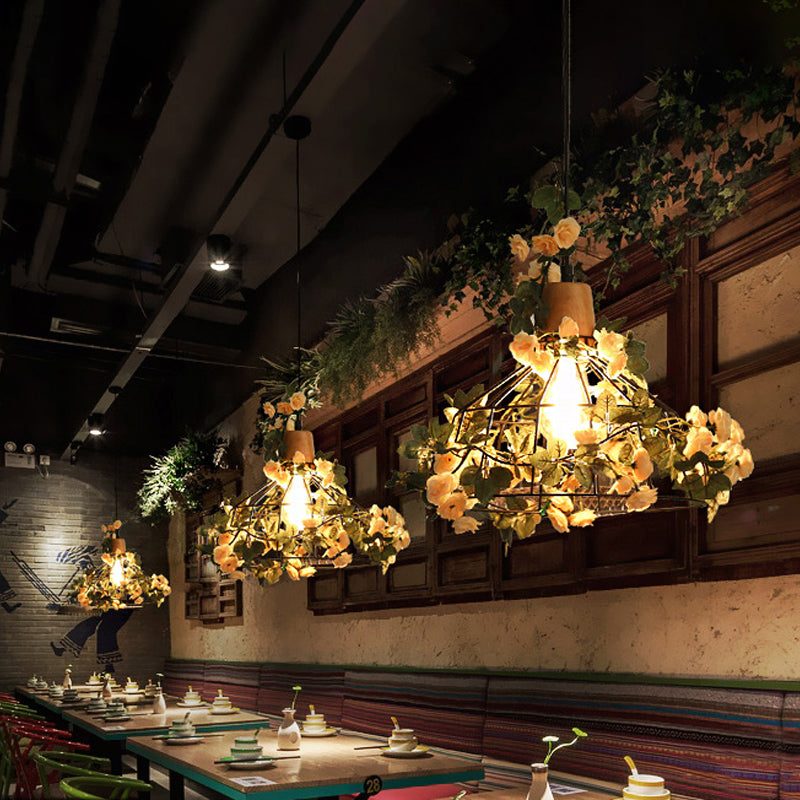 Suspension moderne en fer noir avec pot de fleurs suspendu, idéale pour les restaurants et les décorations d'inspiration agricole