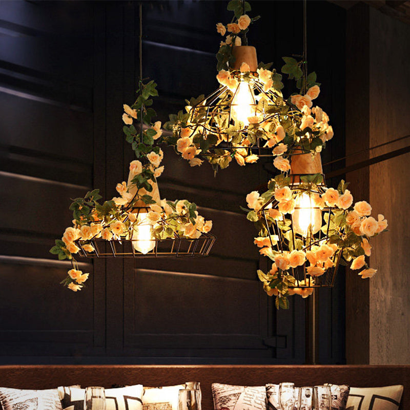 Suspension moderne en fer noir avec pot de fleurs suspendu, idéale pour les restaurants et les décorations d'inspiration agricole