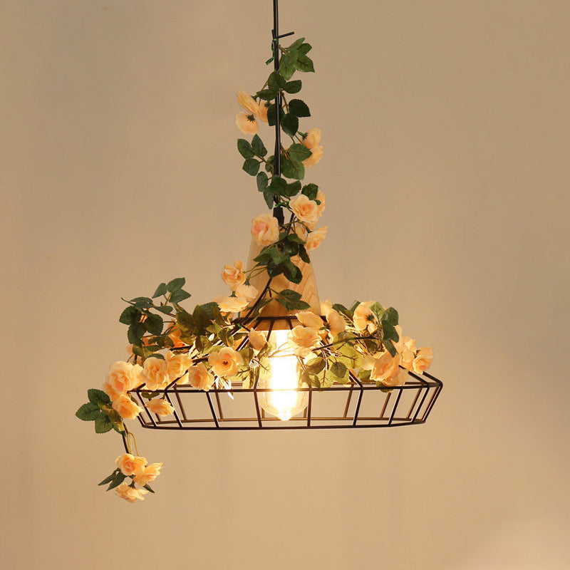 Suspension moderne en fer noir avec pot de fleurs suspendu, idéale pour les restaurants et les décorations d'inspiration agricole