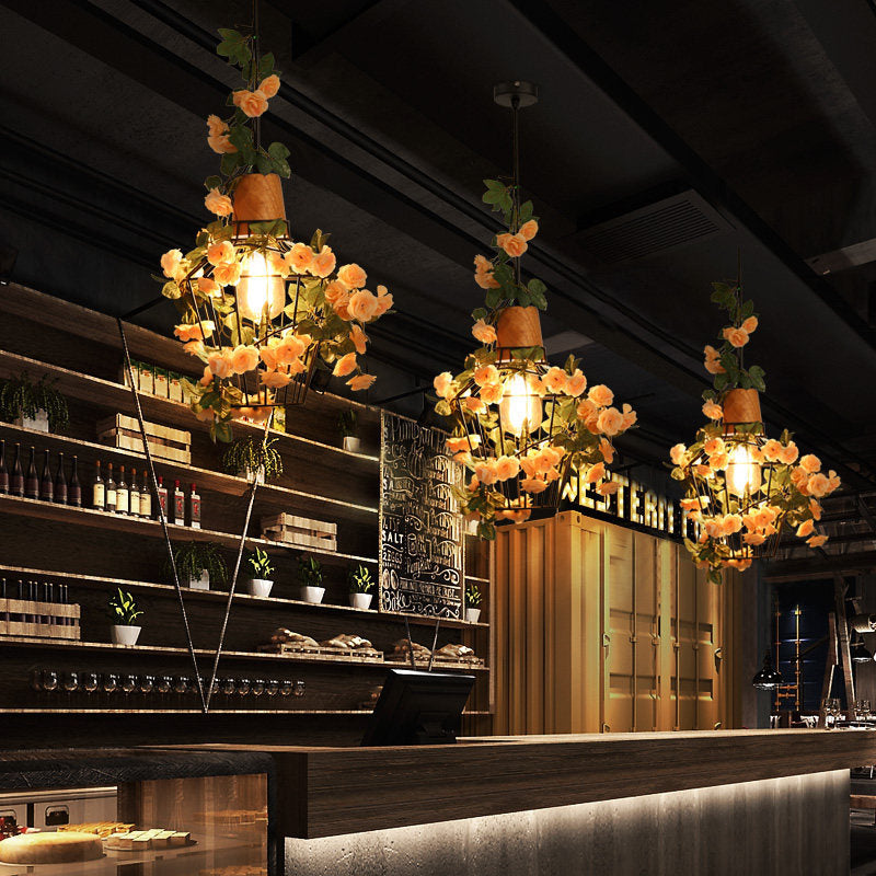 Suspension moderne en fer noir avec pot de fleurs suspendu, idéale pour les restaurants et les décorations d'inspiration agricole