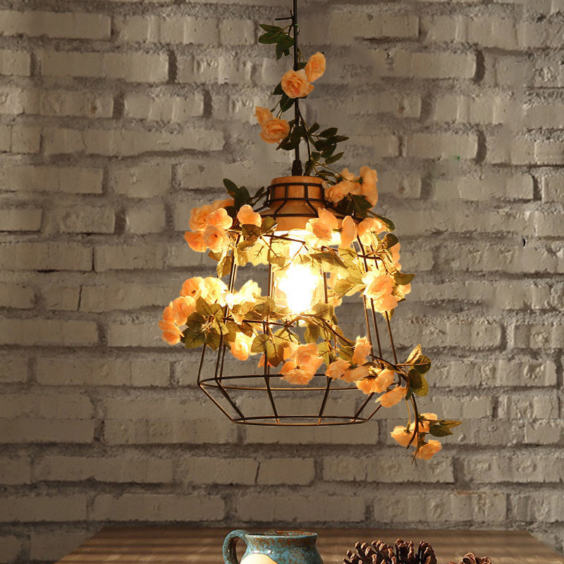 Suspension moderne en fer noir avec pot de fleurs suspendu, idéale pour les restaurants et les décorations d'inspiration agricole