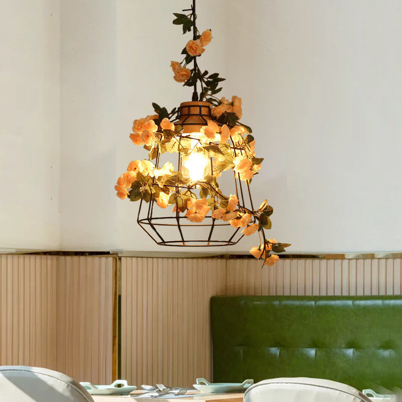 Suspension moderne en fer noir avec pot de fleurs suspendu, idéale pour les restaurants et les décorations d'inspiration agricole