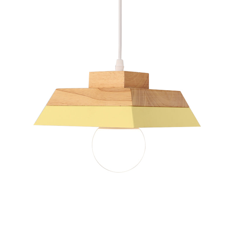 Suspension de salon moderne jaune/rose et bois avec abat-jour géométrique en métal