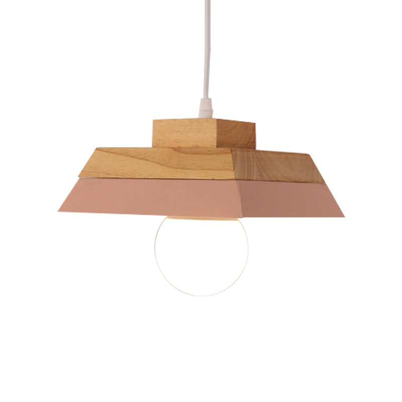 Suspension de salon moderne jaune/rose et bois avec abat-jour géométrique en métal