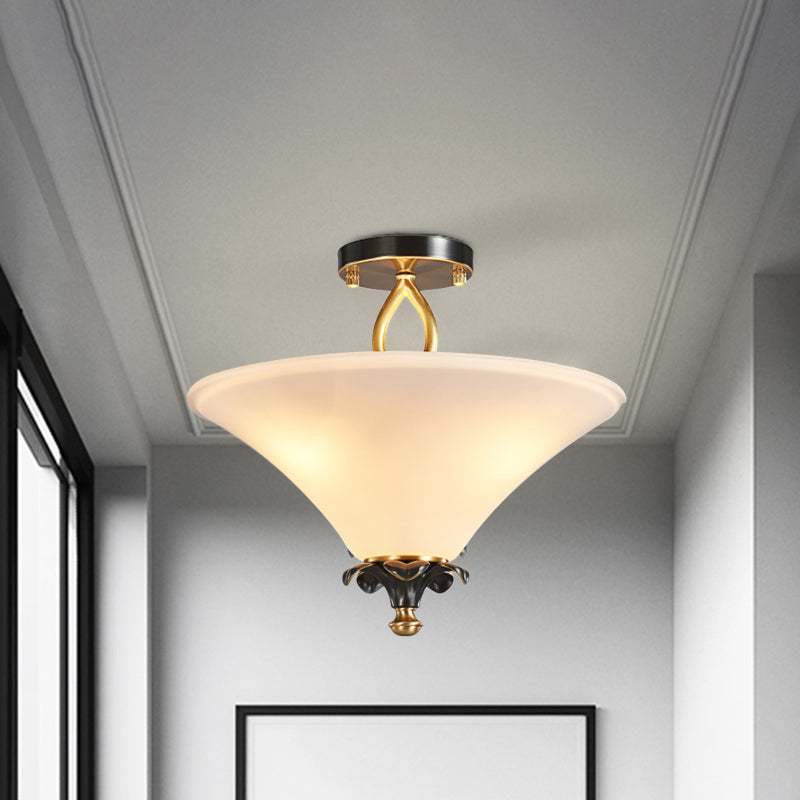 Lampe semi-encastrée en verre blanc en forme de corne - Style campagnard avec 3 lumières pour plafond de chambre en laiton