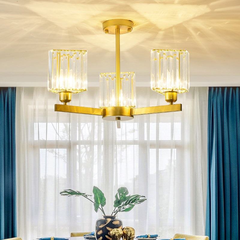 Lustre doré élégant avec prismes triangulaires en cristal - Parfait pour la chambre à coucher