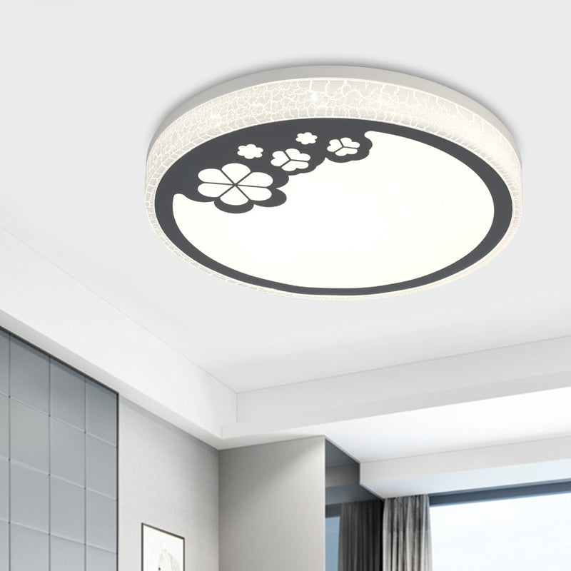 Leaf Pattern Modernist Round LED Flushmount Light in White & Black for Bedroom