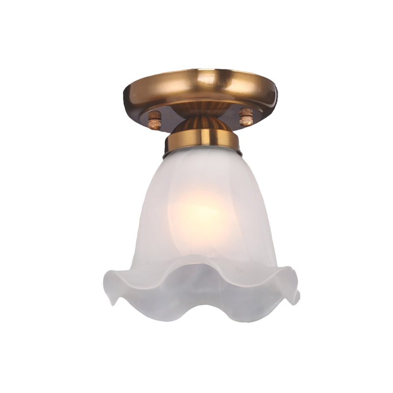 Plafonnier traditionnel festonné avec verre crème et 1 ampoule en bronze/laiton/cuivre