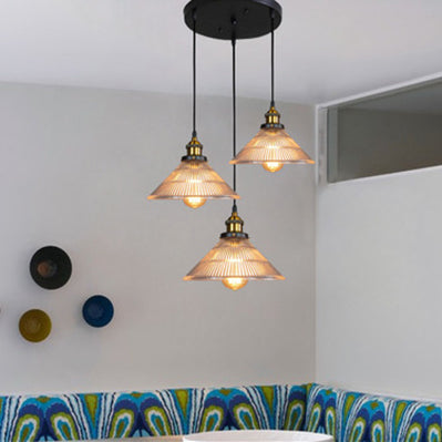 Suspension conique industrielle en laiton avec verre nervuré - Idéal pour les salles à manger - 3 lumières et auvent rond/linéaire inclus