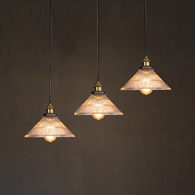 Suspension conique industrielle en laiton avec verre nervuré - Idéal pour les salles à manger - 3 lumières et auvent rond/linéaire inclus