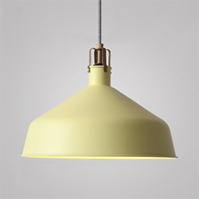 Suspension en métal de style industriel avec cordon réglable - 1 ampoule, largeur 8,5"/13", design bombé. Choisissez entre le gris ou le rose pour la salle à manger.