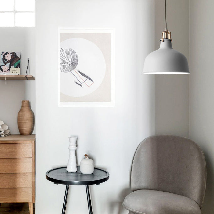 Suspension en métal de style industriel avec cordon réglable - 1 ampoule, largeur 8,5"/13", design bombé. Choisissez entre le gris ou le rose pour la salle à manger.
