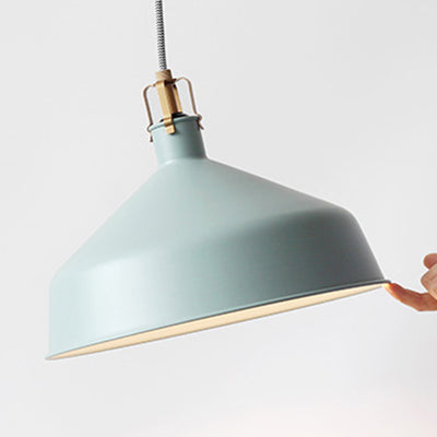 Suspension en métal de style industriel avec cordon réglable - 1 ampoule, largeur 8,5"/13", design bombé. Choisissez entre le gris ou le rose pour la salle à manger.