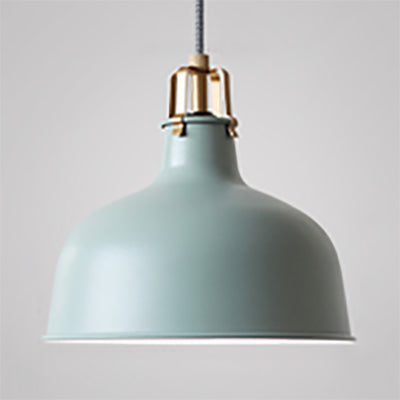 Suspension en métal de style industriel avec cordon réglable - 1 ampoule, largeur 8,5"/13", design bombé. Choisissez entre le gris ou le rose pour la salle à manger.