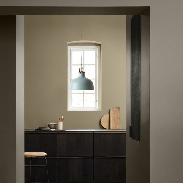 Suspension en métal de style industriel avec cordon réglable - 1 ampoule, largeur 8,5"/13", design bombé. Choisissez entre le gris ou le rose pour la salle à manger.