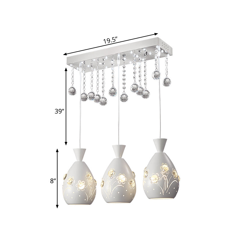 Plafonnier moderne blanc à 3 lampes avec gouttelettes de cristal et motif de fleuron creux