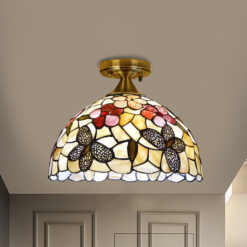 Plafonnier de cuisine encastré en laiton Tiffany avec abat-jour en coquillage à motif de fleur et de papillon