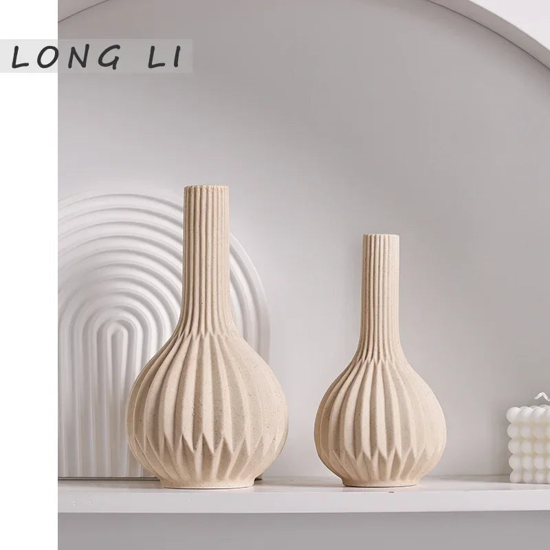 Vases en céramique blanche Oaklyn : l'élégance redéfinie