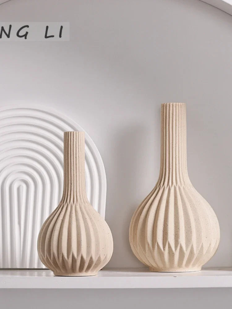 Vases en céramique blanche Oaklyn : l'élégance redéfinie