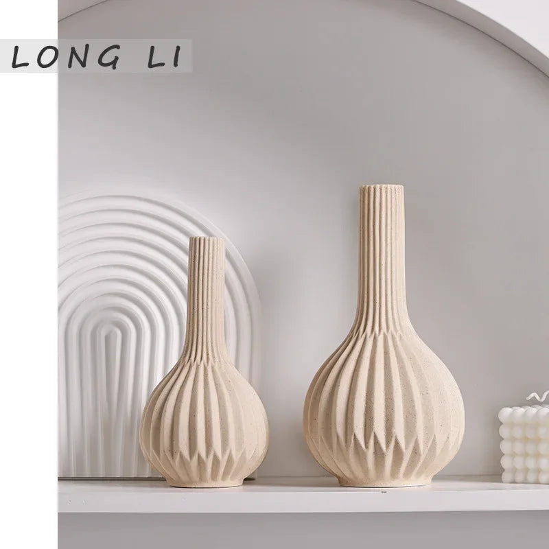 Vases en céramique blanche Oaklyn : l'élégance redéfinie