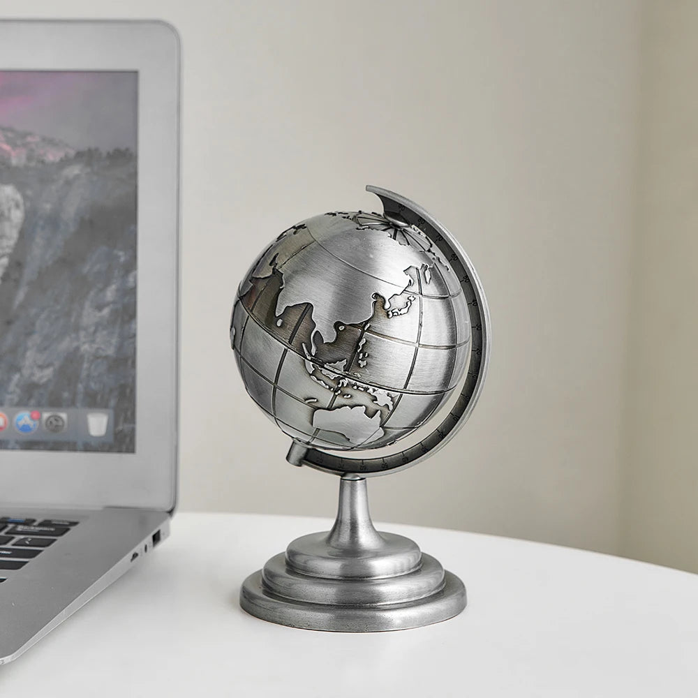 Sculpture de bureau en forme de globe en métal de luxe d'Aria