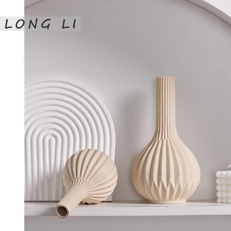 Vases en céramique blanche Oaklyn : l'élégance redéfinie