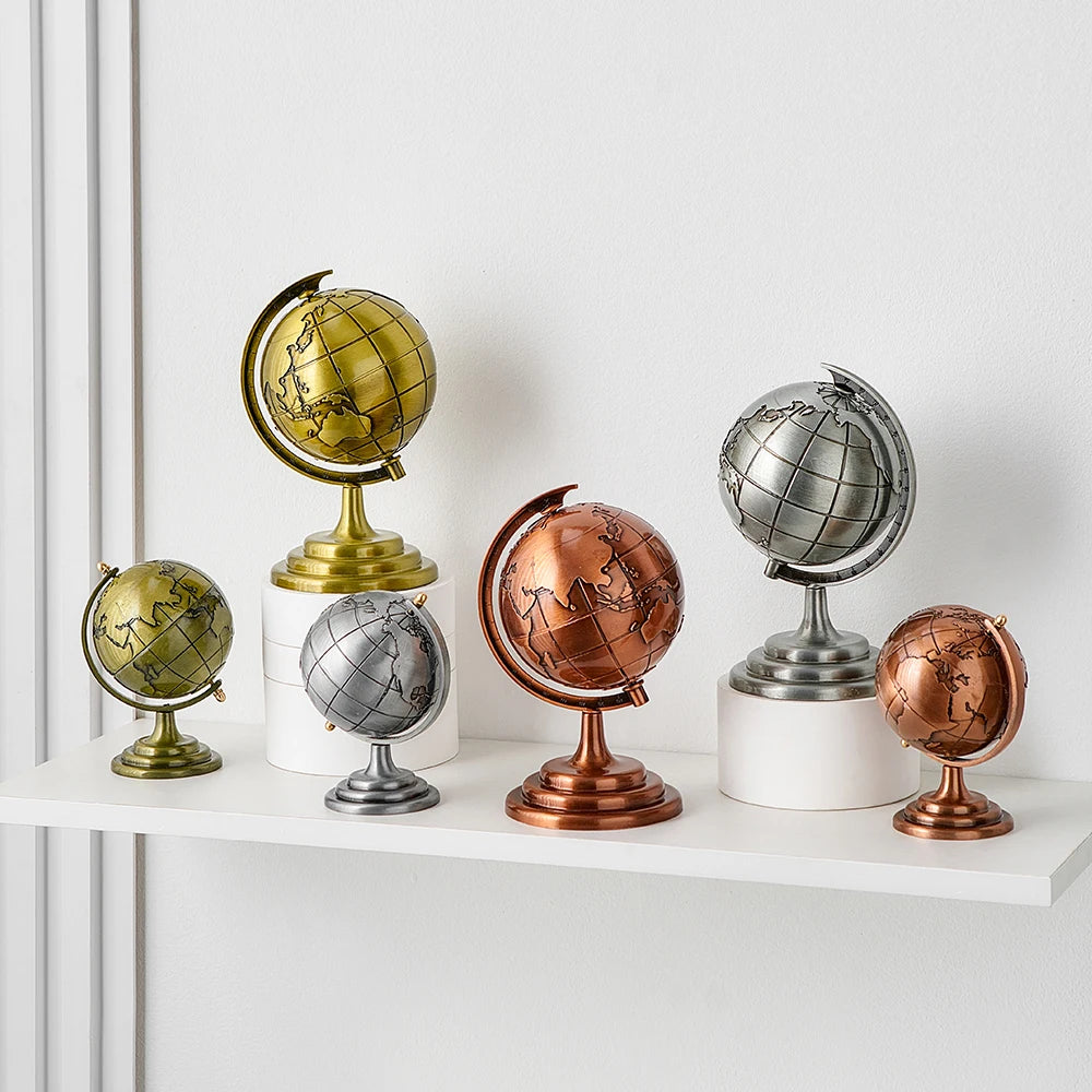 Sculpture de bureau en forme de globe en métal de luxe d'Aria