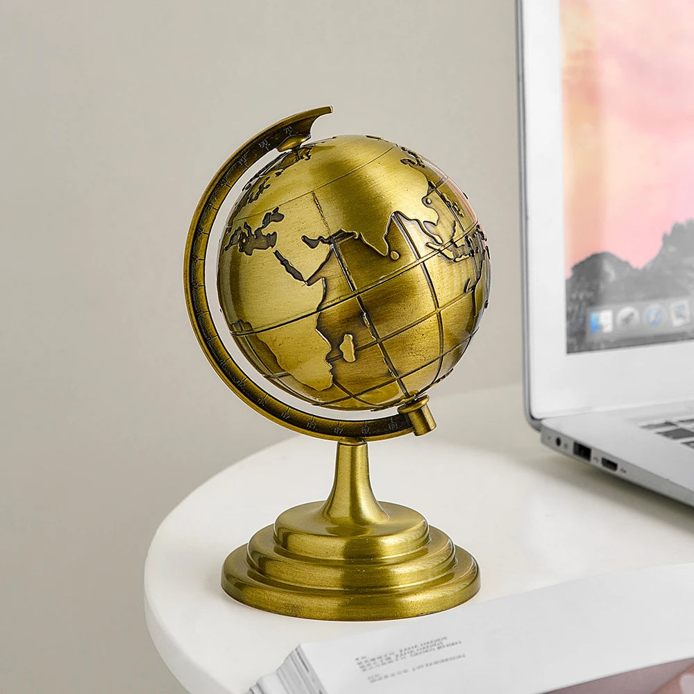 Sculpture de bureau en forme de globe en métal de luxe d'Aria