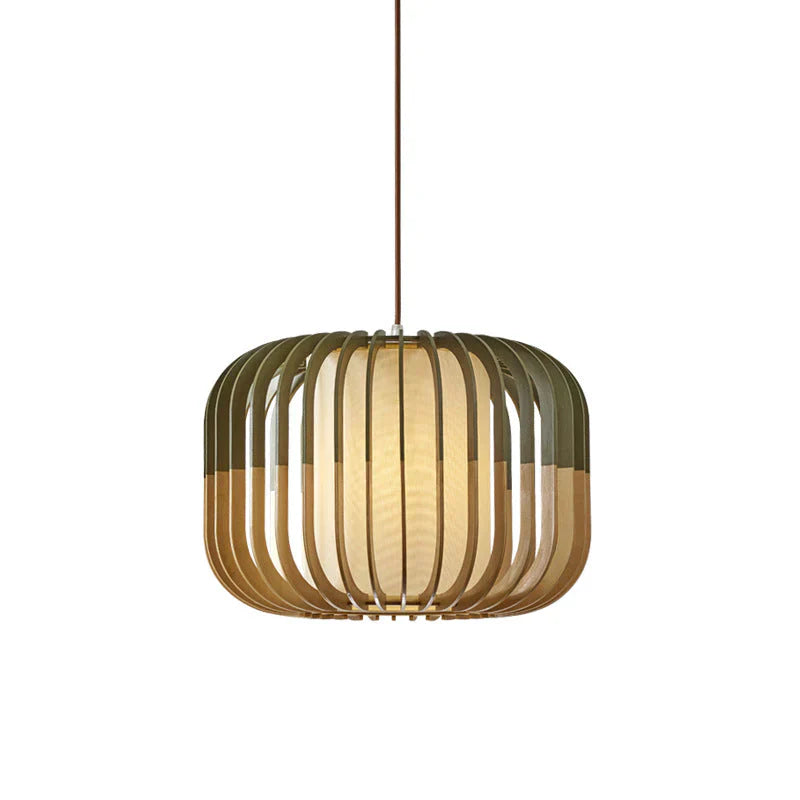 Suspension nordique en bois massif aux lignes linéaires simples